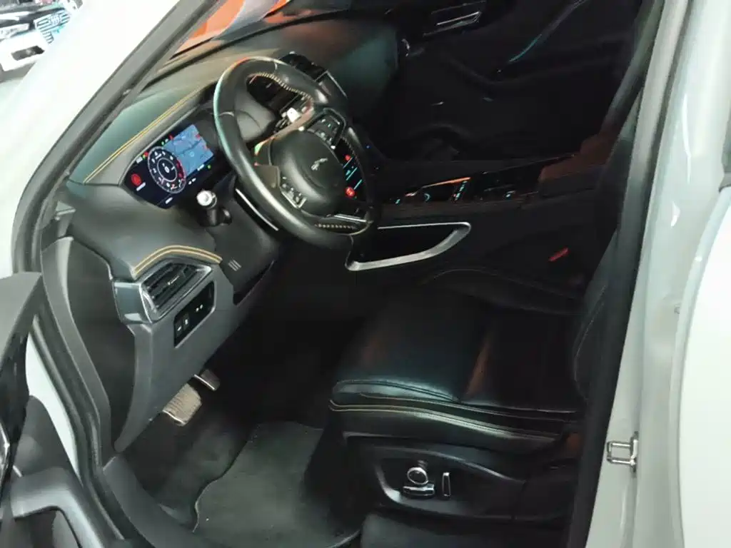 Jaguar F-PACE — миниатюра 15
