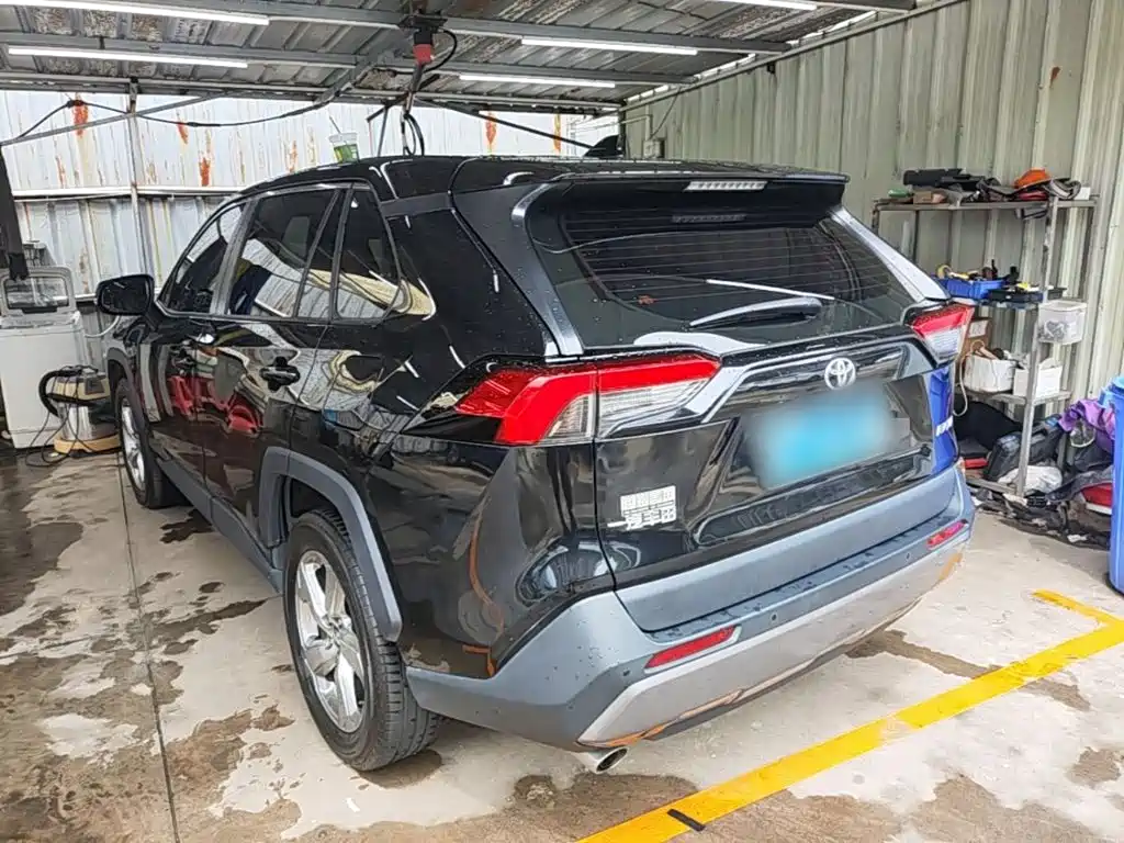 Toyota RAV4 — миниатюра 5