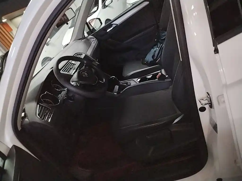 Volkswagen Tiguan L — миниатюра 15