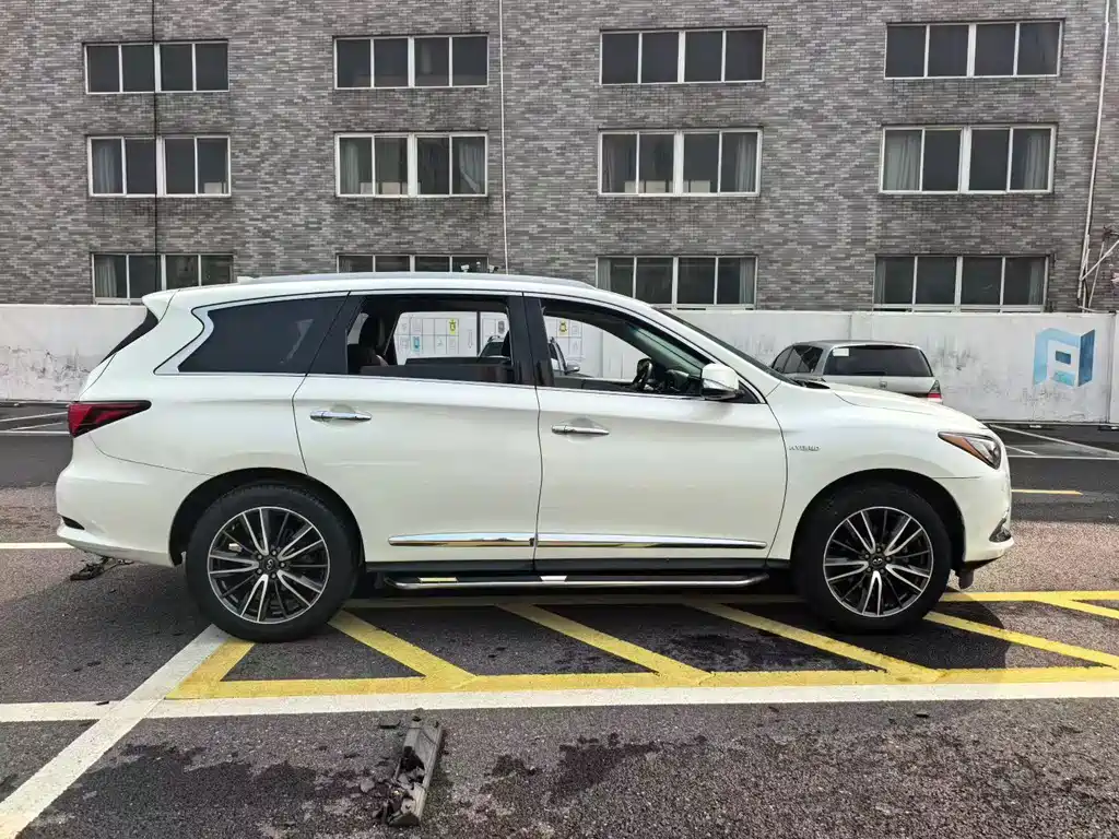 INFINITI QX60