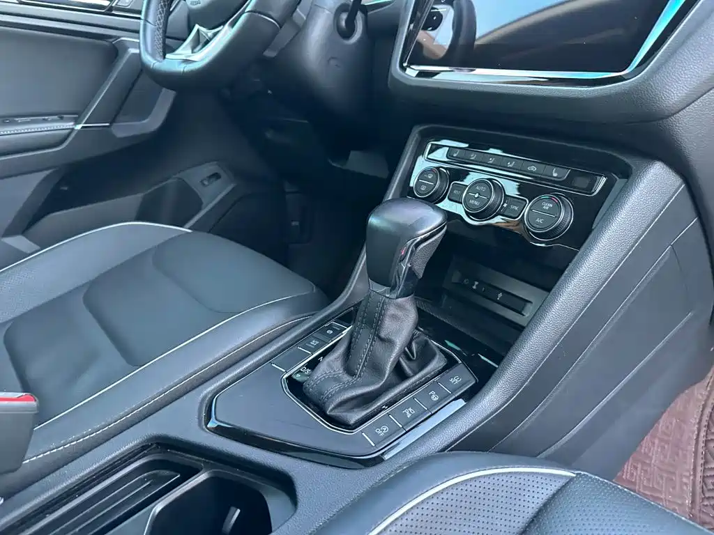 Volkswagen Tiguan L — миниатюра 17