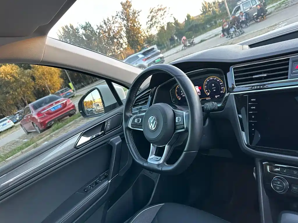 Volkswagen Tiguan L — миниатюра 18