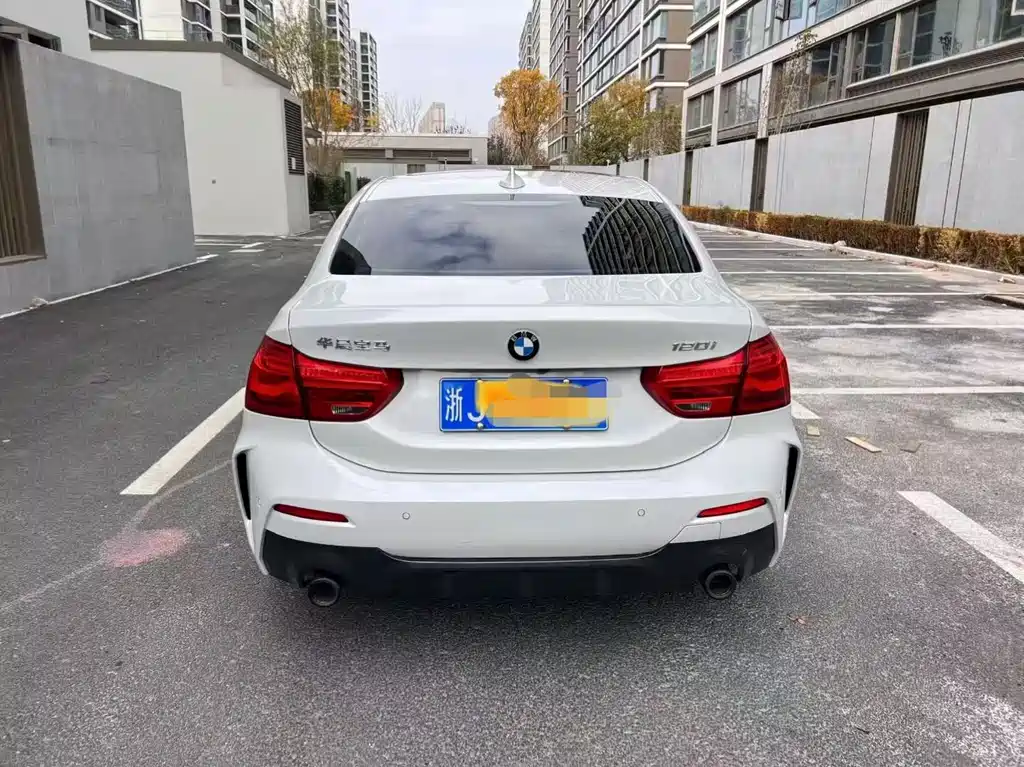 BMW 1 SERIES