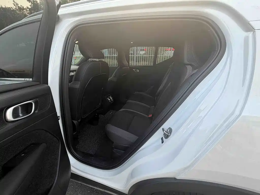 Volvo XC40 — миниатюра 15