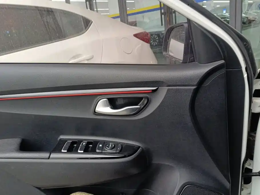 Kia KX Cross — миниатюра 7