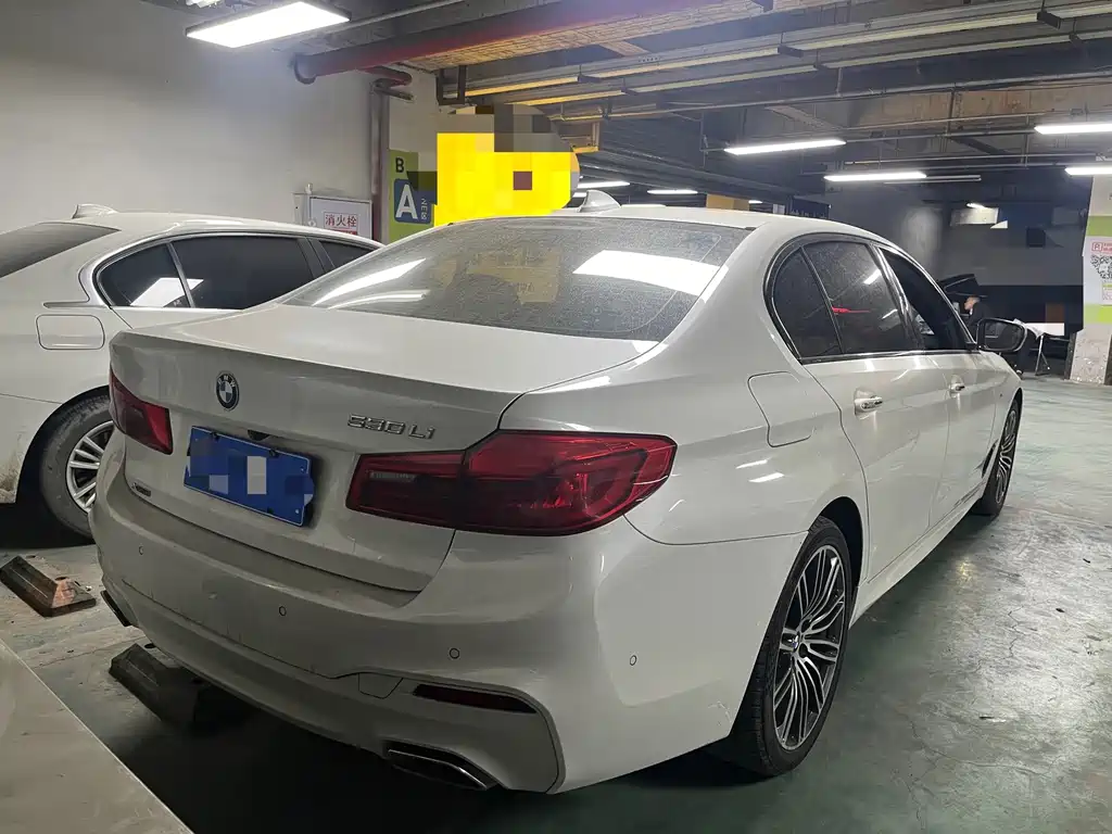BMW 5 Series — миниатюра 9