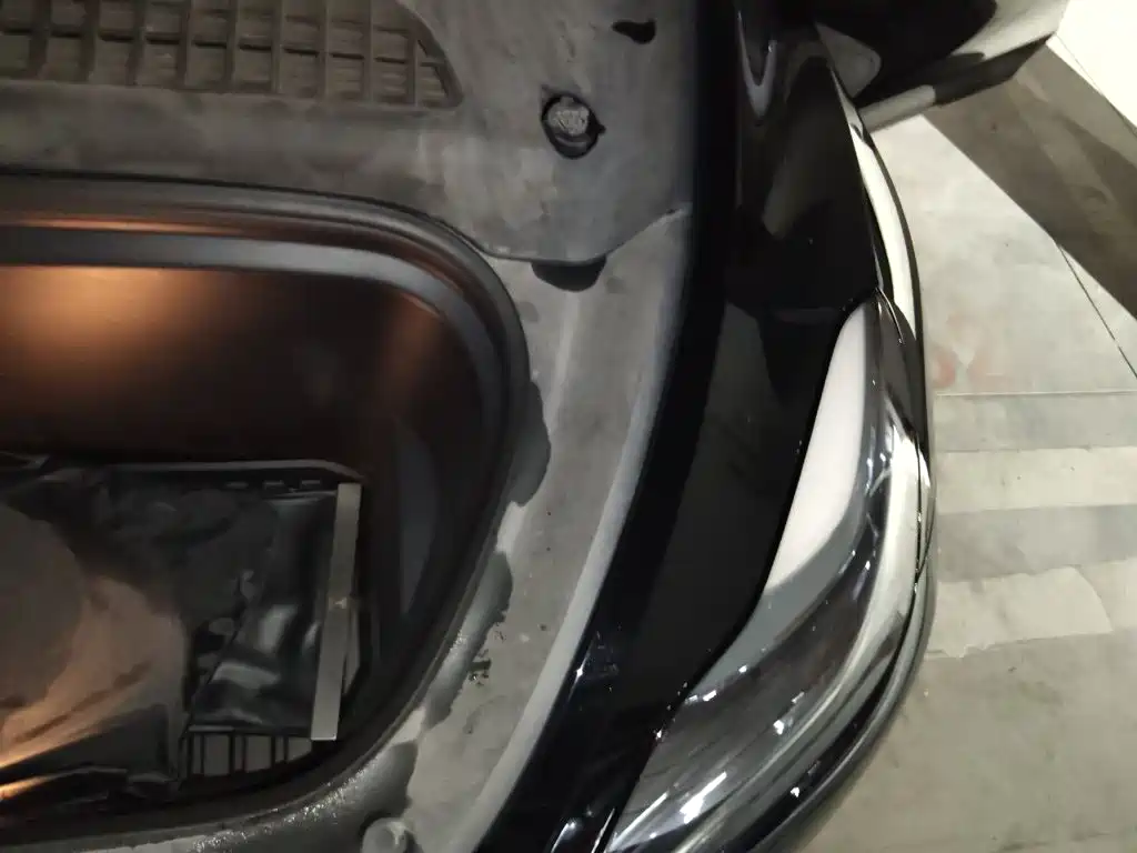 Tesla Model Y — миниатюра 21