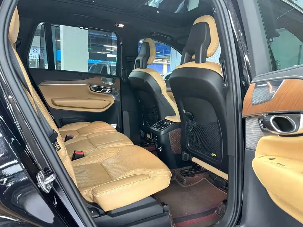 Volvo XC90 — миниатюра 8