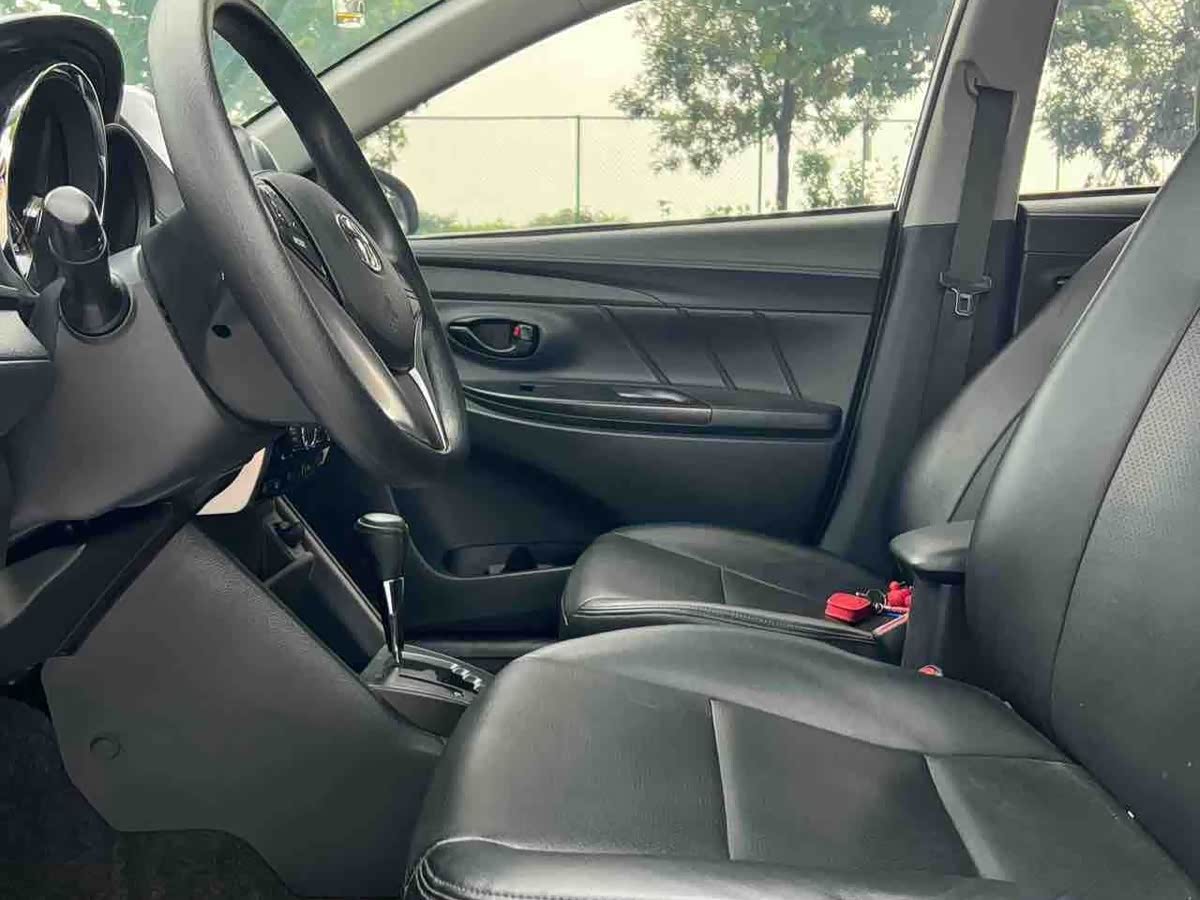 Toyota YARiS L Zhi Xuan 1.5 л 2023 г. Белый, пробег 18000 км
