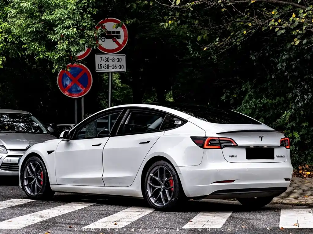 Tesla Model 3 — миниатюра 14