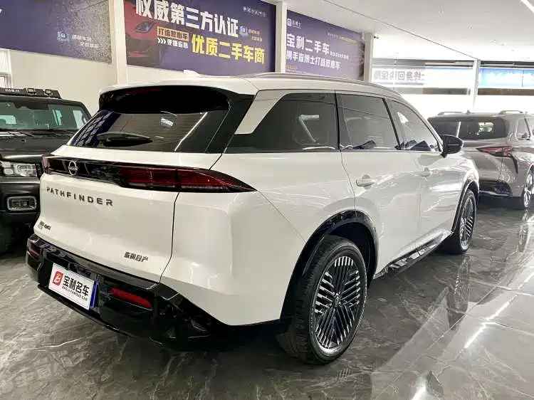 NISSAN EXPLORING THE LAND