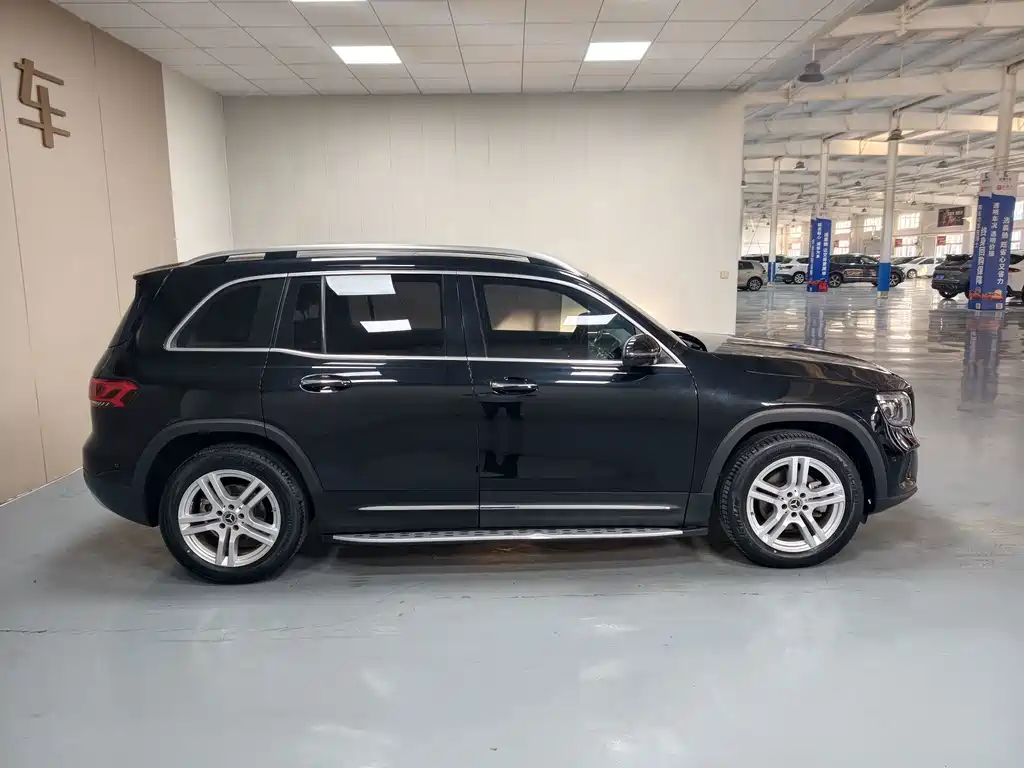 Mercedes-Benz GLB — миниатюра 10
