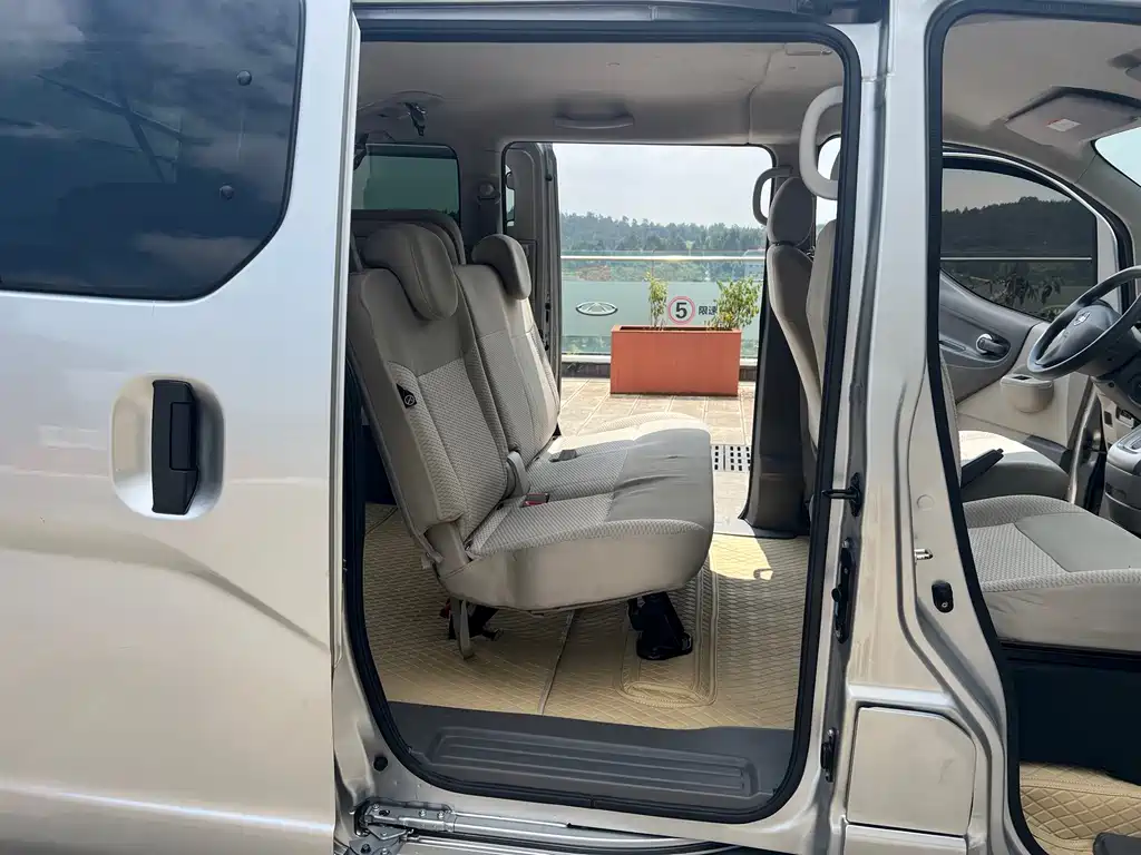 Nissan NV200 — миниатюра 8