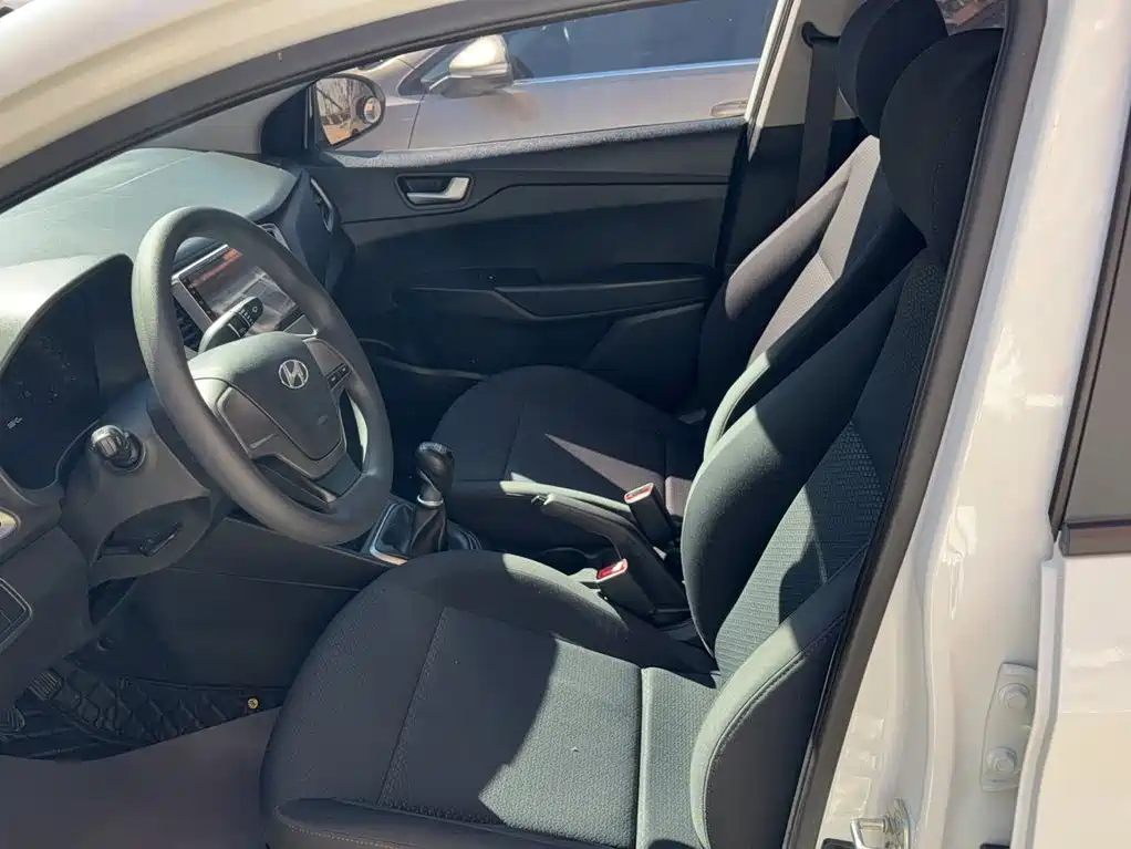 Hyundai Verna — миниатюра 6