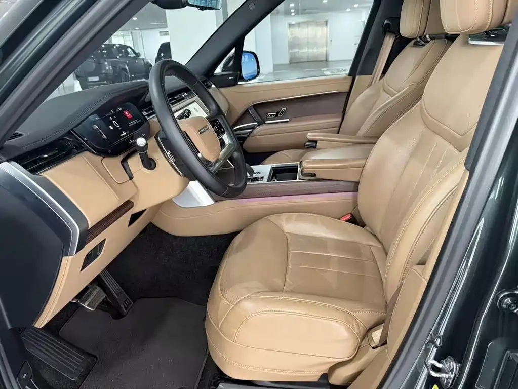 Land Rover Range Rover 2024 3.0 L6 400PS Long Wheelbase