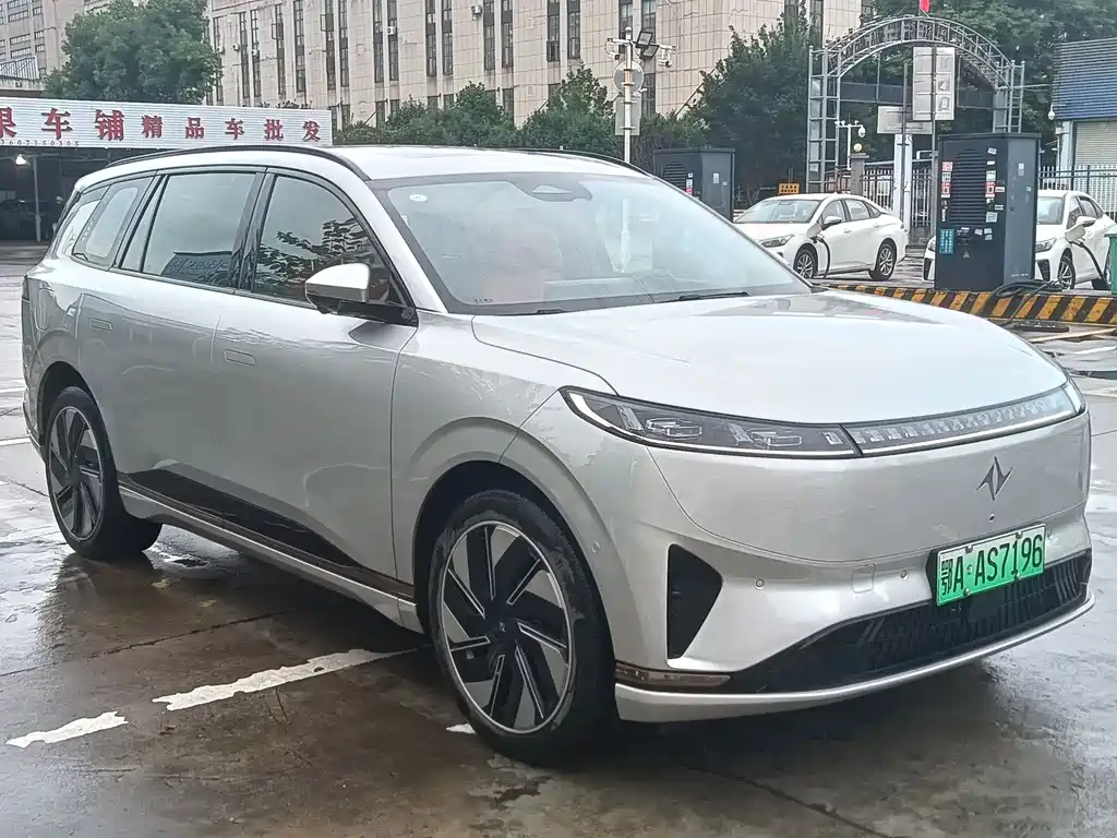 Dongfeng eπ008 2024 636Max Electric 6 мест
