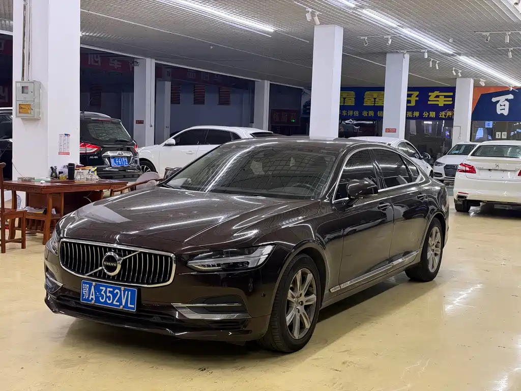 Volvo S90