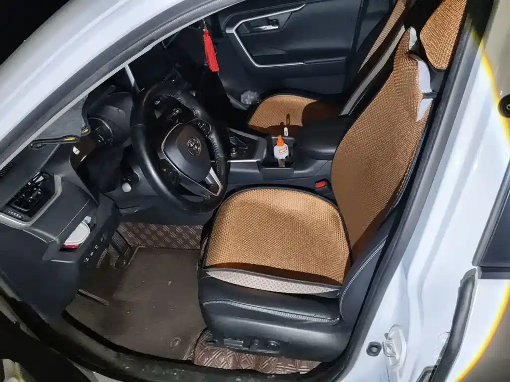 Toyota RAV4 — миниатюра 15