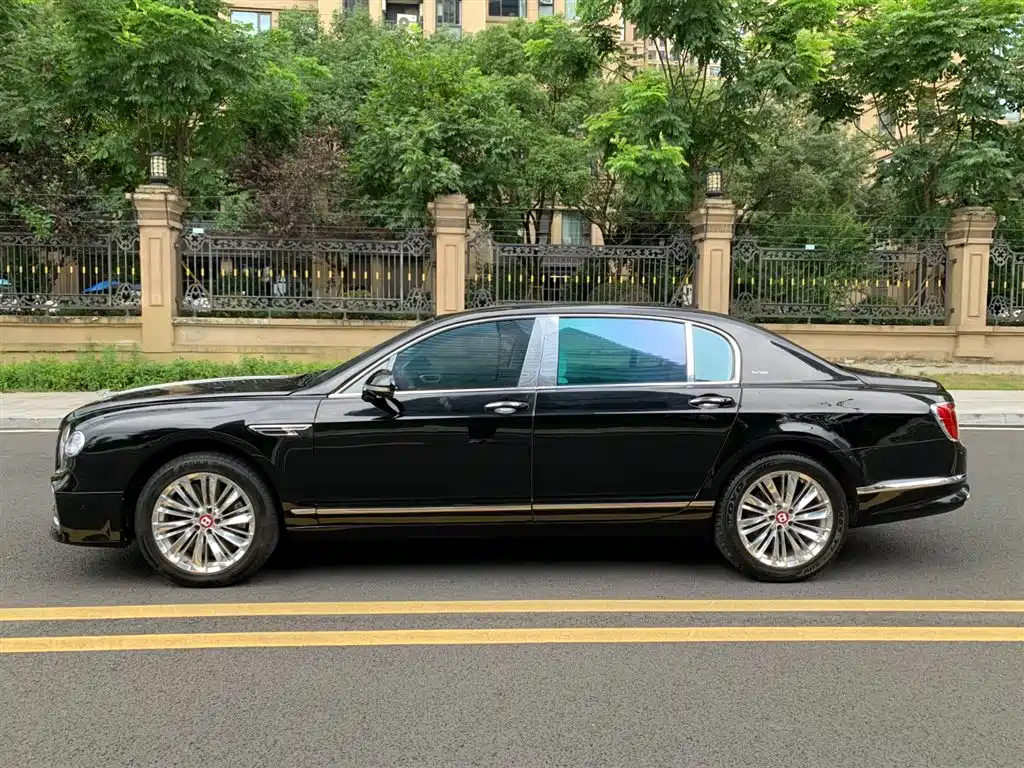 Bentley Flying Spur 2010 6.0T мест