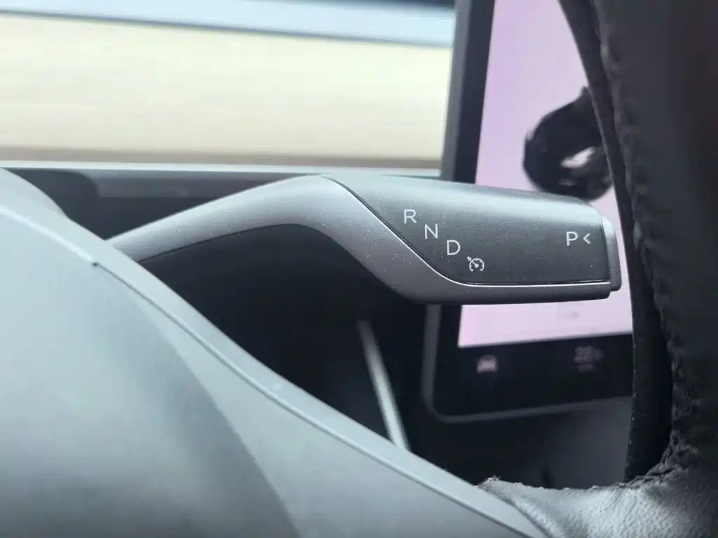 Tesla Model 3 — миниатюра 15