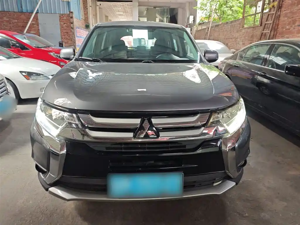 MITSUBISHI OUTLANDER