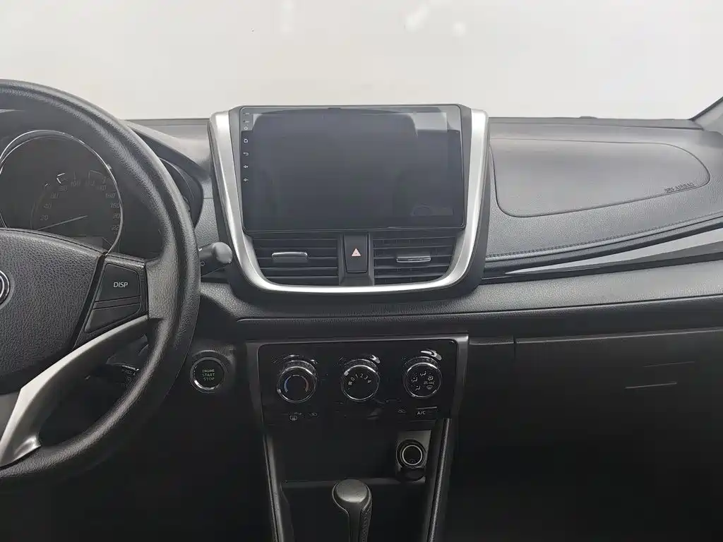 Toyota Yaris L 2022 — фото 12