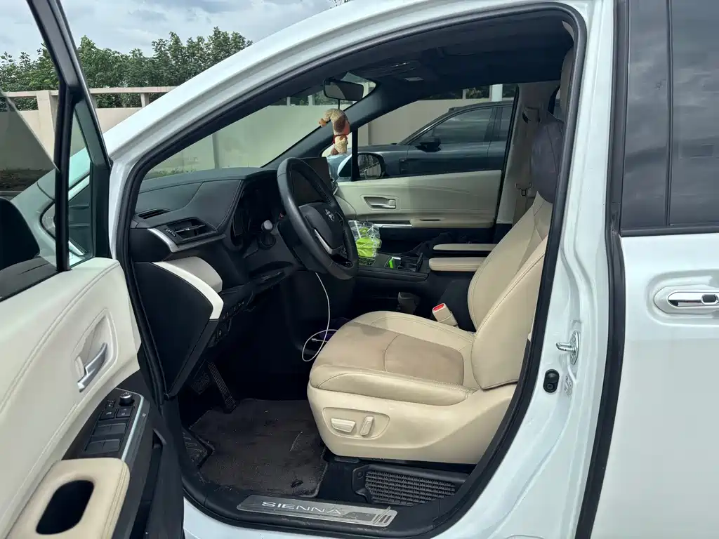 Toyota Sienna — миниатюра 5