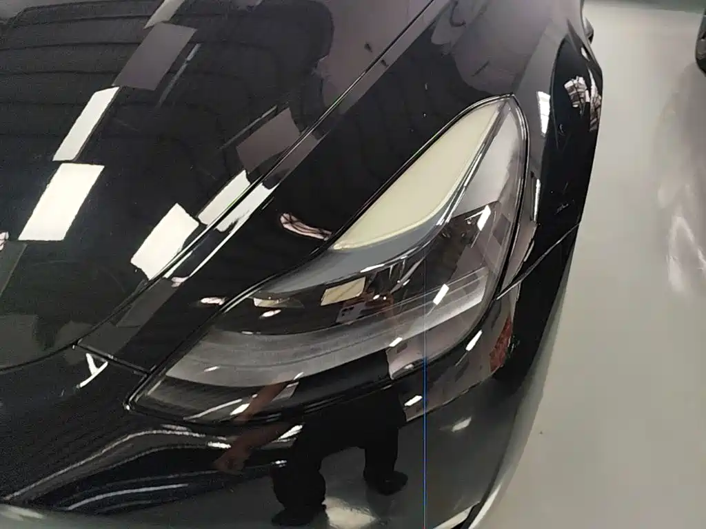 Tesla Model Y — миниатюра 24