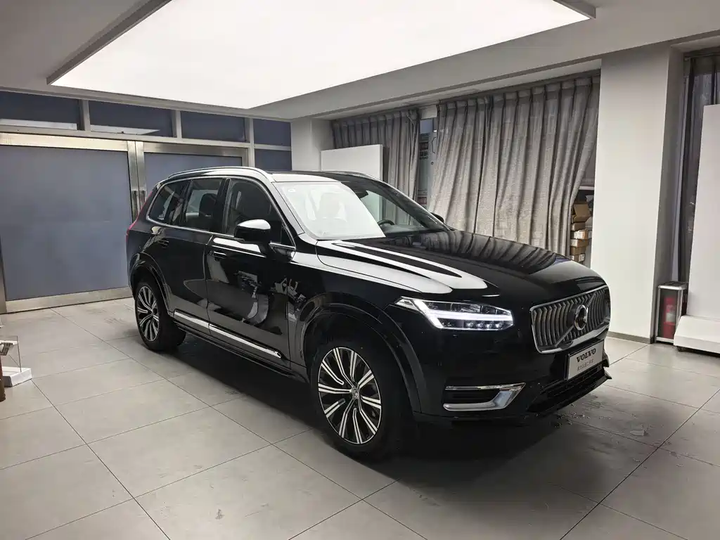 Volvo XC90 2024 B6 Luxury 7 мест