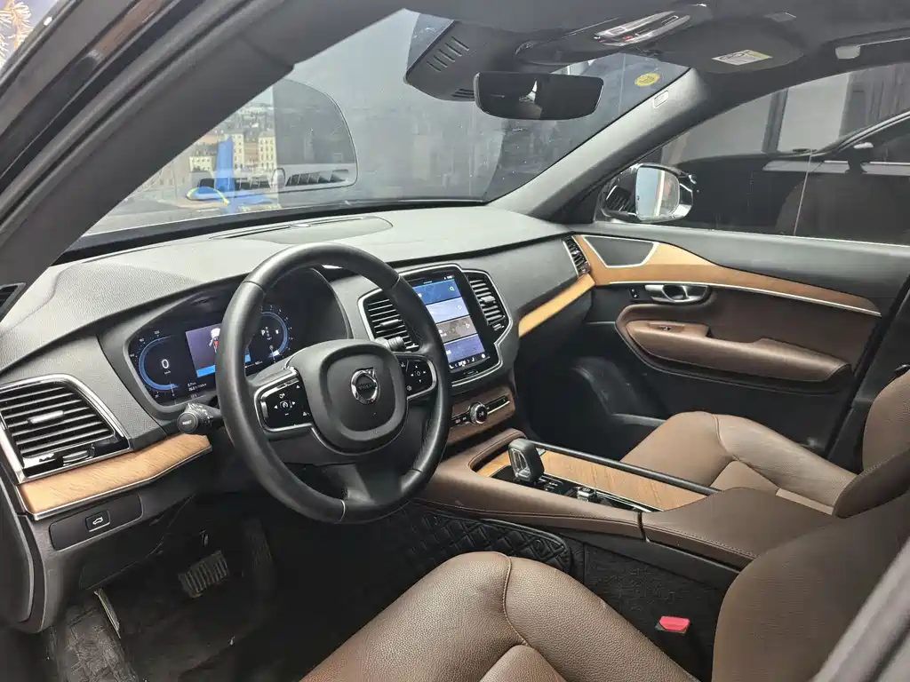Volvo XC90 2024 B6 Luxury 7 мест