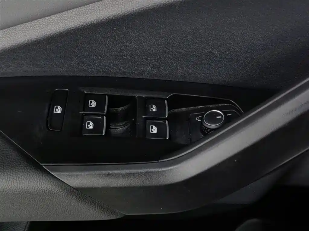 Volkswagen Sagitar 2023 300TSI DSG