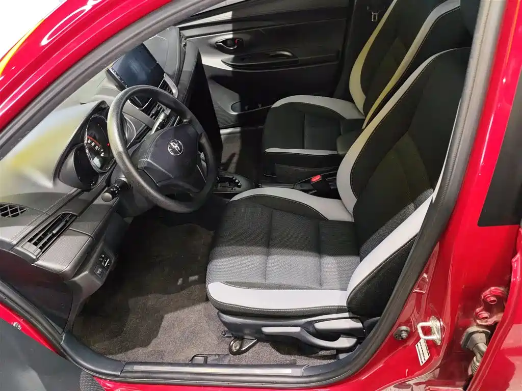 Toyota Yaris L - фото 11
