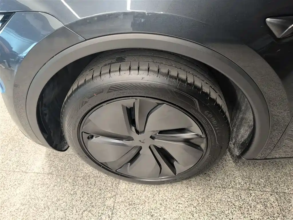 Tesla Model Y - фото 25