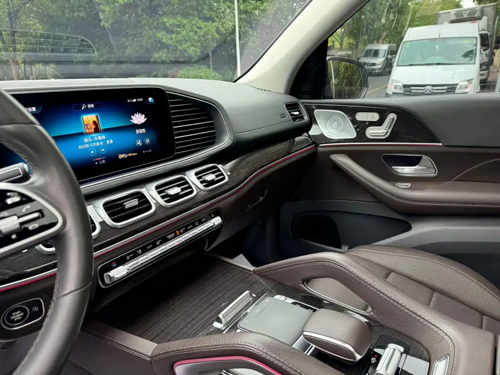 Mercedes-Benz GLE (Import) — миниатюра 10
