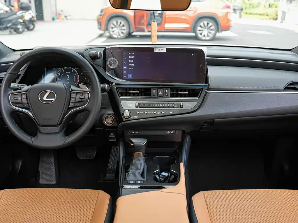 Lexus ES — миниатюра 16
