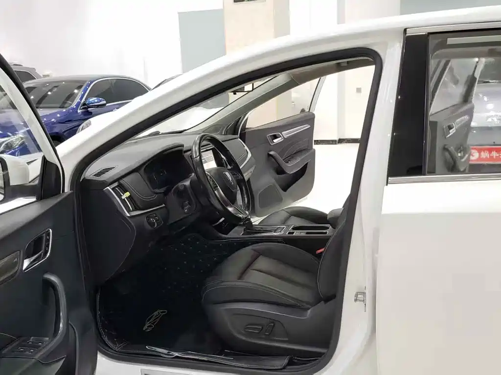 Roewe i6 Classic — миниатюра 4