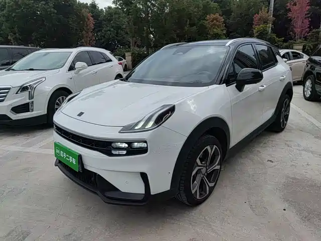 Lynk & Co 06