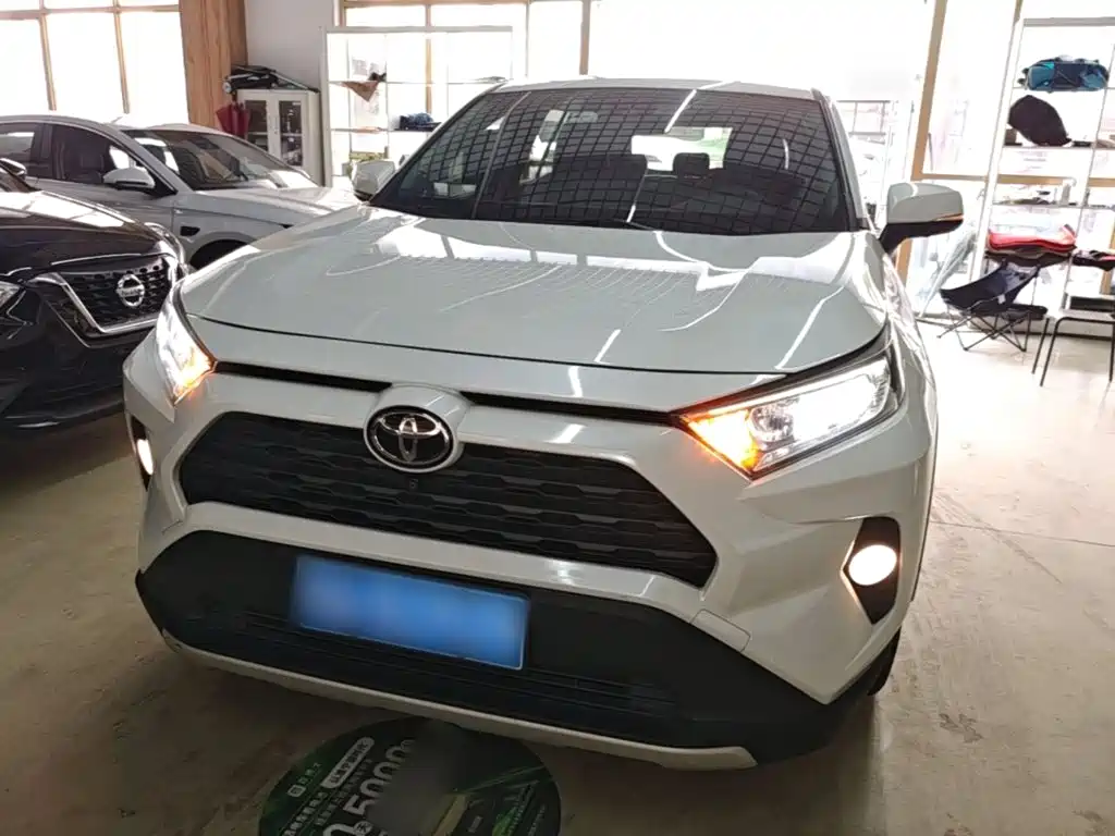 Toyota RAV4 — миниатюра 3