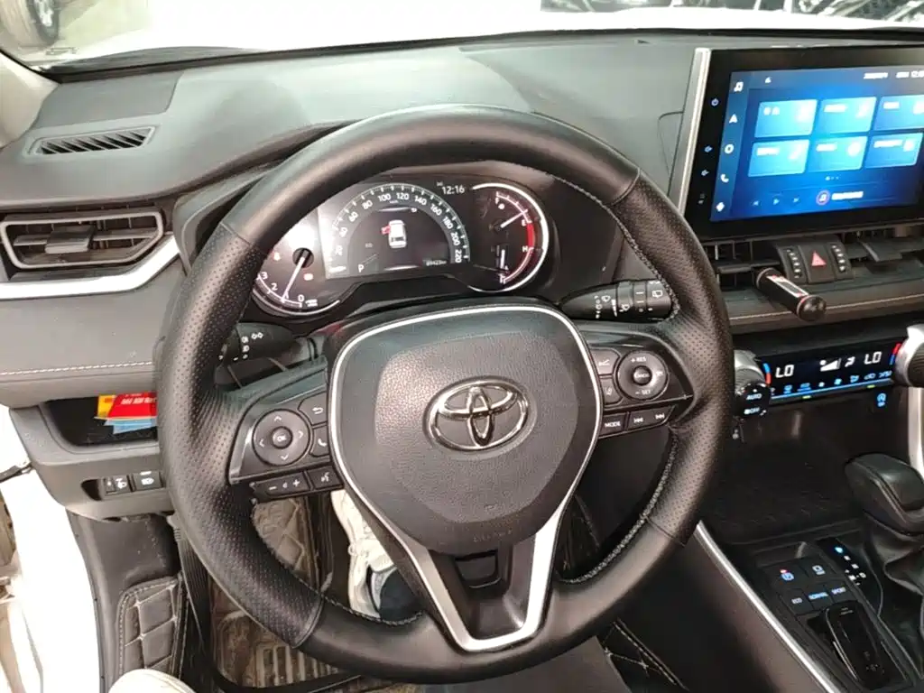 Toyota RAV4 — миниатюра 11