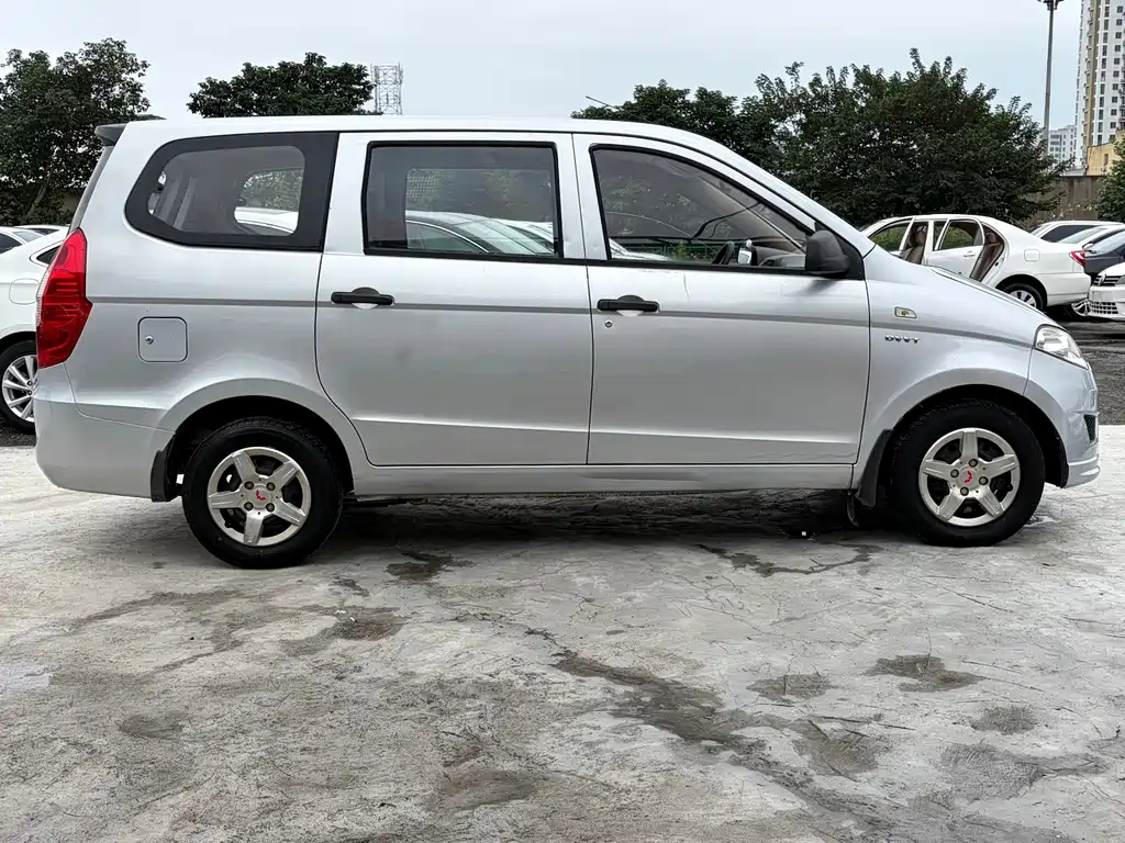 Wuling Hongguang — миниатюра 4