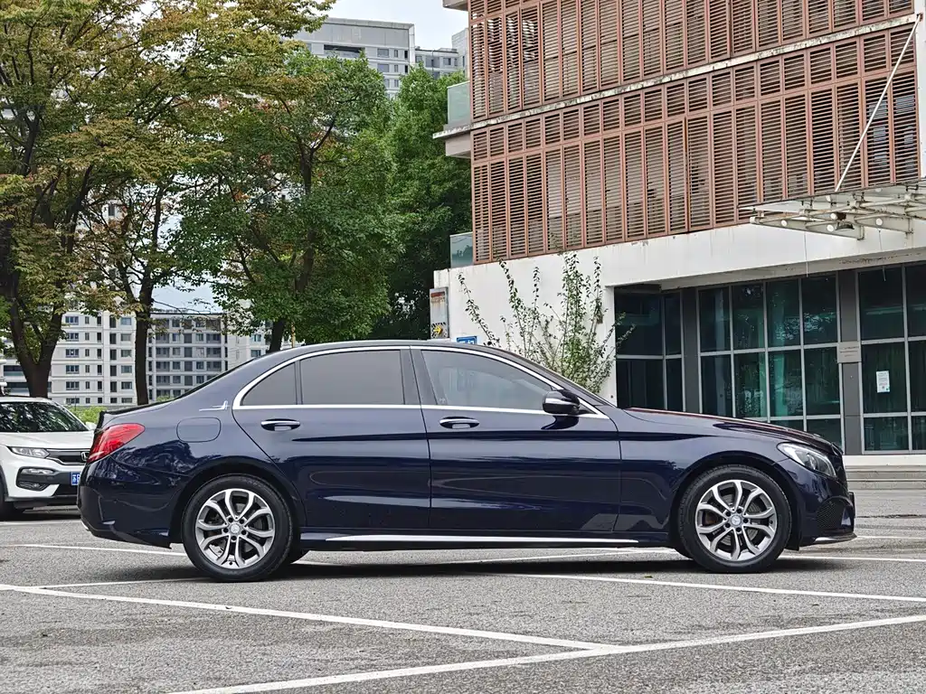 Mercedes-Benz C-Class — миниатюра 8