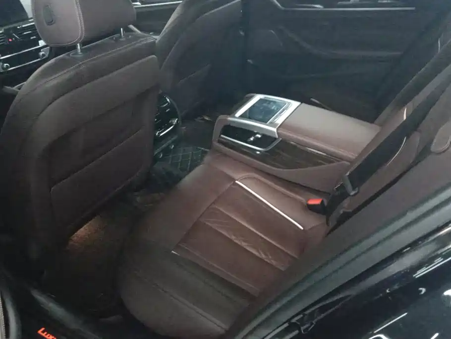 BMW 5 Series — миниатюра 11