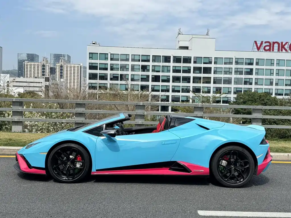LAMBORGHINI HURACÁN