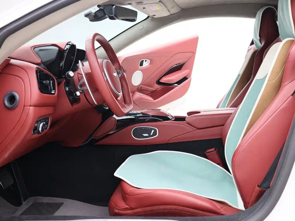Aston Martin V8 Vantage — миниатюра 2