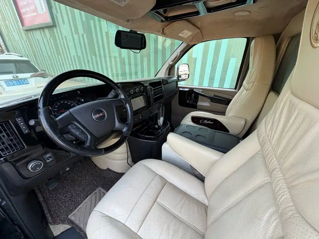GMC Savana — миниатюра 3