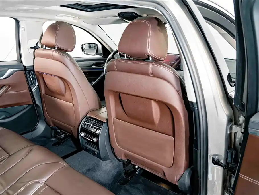 BMW 5 Series New Energy — миниатюра 20