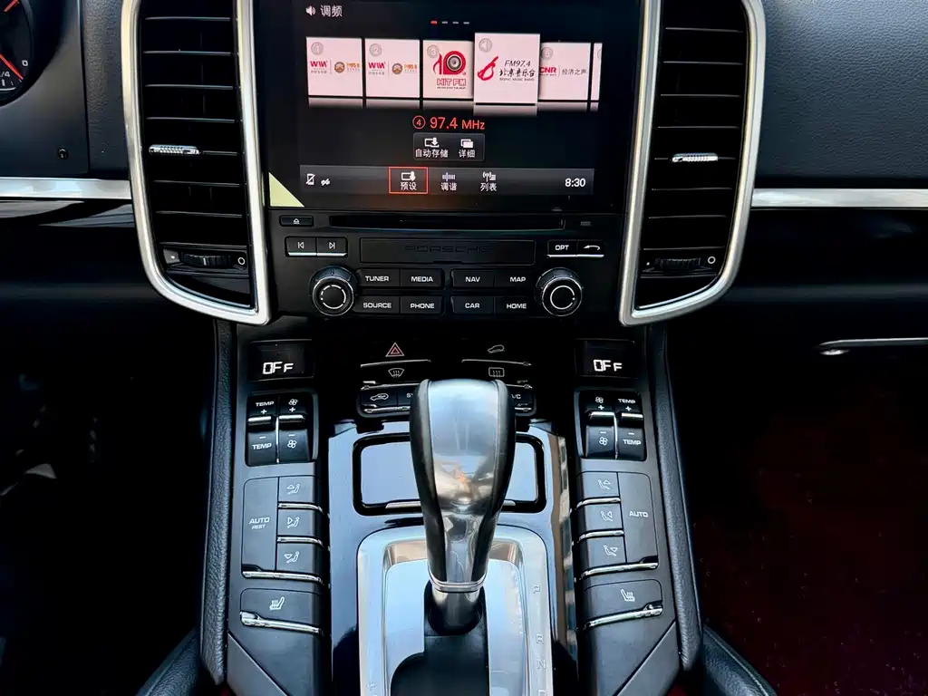 Porsche Cayenne — миниатюра 11