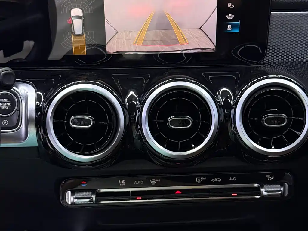 Mercedes-Benz GLB — миниатюра 14
