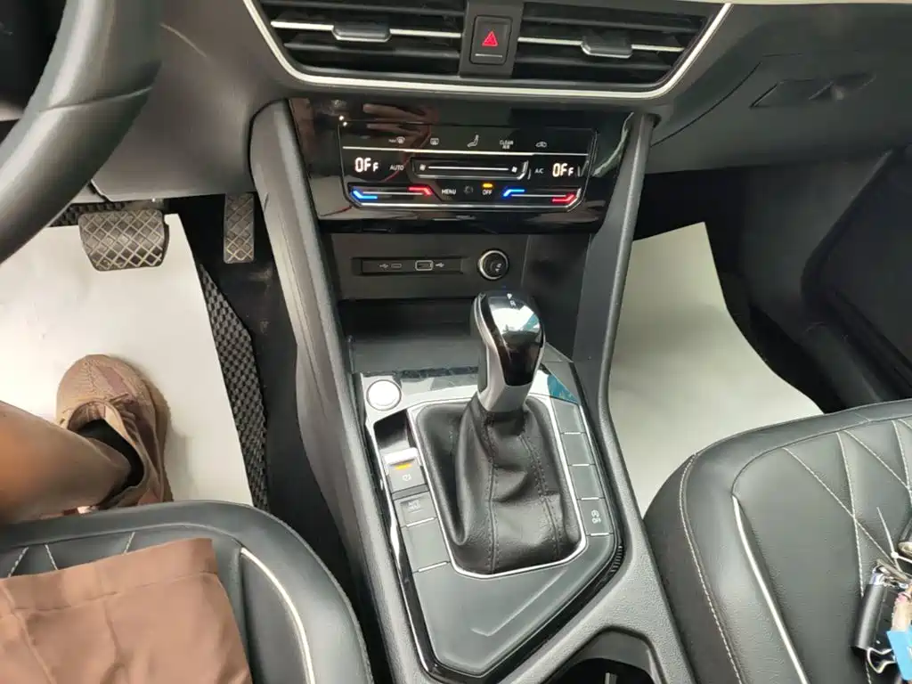 Volkswagen Tiguan L — миниатюра 14