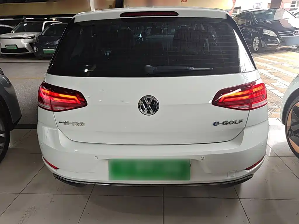 Volkswagen Golf EV — миниатюра 6